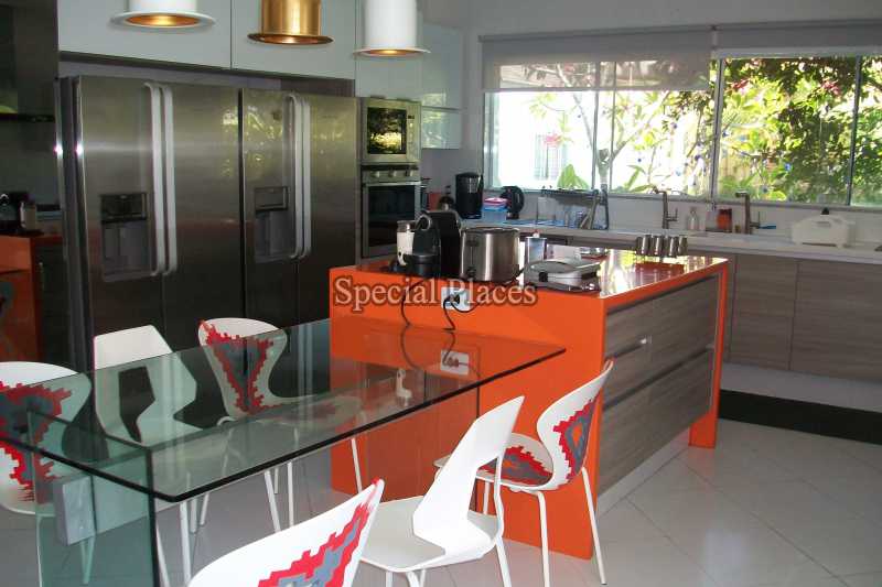 Conheça COPA COZINHA COM ILHA do imóvel - Casa em Condominio Condomínio Barra, Mansões, Barra da Tijuca,Rio de Janeiro,RJ Para Alugar,5 Quartos,804m² - LOC1087 - 15 COPA COZINHA COM ILHA