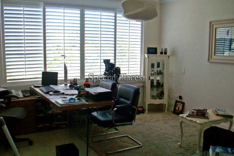 Conheça ESCRITÓRIO SUITE TÉRREA do imóvel - Casa em Condominio Condomínio Barra, Mansões, Barra da Tijuca,Rio de Janeiro,RJ Para Alugar,5 Quartos,804m² - LOC1087 - 28 ESCRITÓRIO SUITE TÉRREA