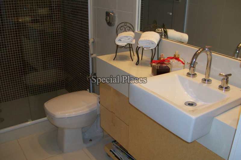 Conheça BANHEIRO SUITE TÉRREA do imóvel - Casa em Condominio Condomínio Barra, Mansões, Barra da Tijuca,Rio de Janeiro,RJ Para Alugar,5 Quartos,804m² - LOC1087 - 29 BANHEIRO SUITE TÉRREA