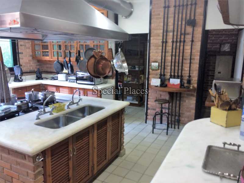 Conheça COPA COZINHA do imóvel - Casa em Condominio Condomínio Barra, Núcleo das Mansões, Barra da Tijuca,Rio de Janeiro,RJ Para Alugar,4 Quartos,900m² - LOC1090 - 17 COPA COZINHA