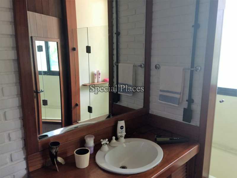 Conheça BANHEIRO SUITE 1 do imóvel - Casa em Condominio Condomínio Barra, Núcleo das Mansões, Barra da Tijuca,Rio de Janeiro,RJ Para Alugar,4 Quartos,900m² - LOC1090 - 19 BANHEIRO SUITE 1