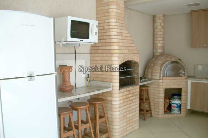 Conheça CHURRASQUEIRA / FORNO A LENHA do imóvel - Casa Para Alugar no Condomínio Recreio, Green Place - Recreio dos Bandeirantes - Rio de Janeiro - RJ - LOC1095 - 11 CHURRASQUEIRA / FORNO A LENHA