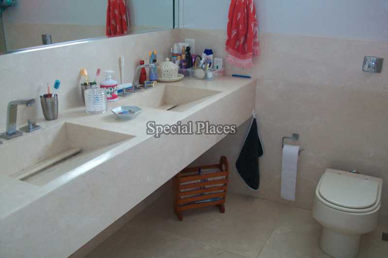 Conheça BANHEIRO MASTER do imóvel - Casa Para Alugar no Condomínio Recreio, Green Place - Recreio dos Bandeirantes - Rio de Janeiro - RJ - LOC1095 - 27 BANHEIRO MASTER