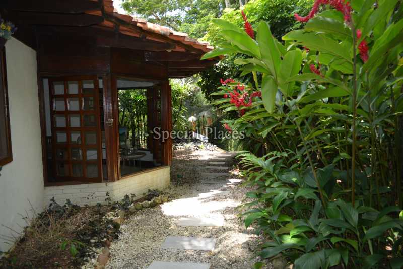 Conheça JARDIM FRONTAL do imóvel - Casa em Condomínio Itanhangá, Greenwood Park, Itanhangá, Rio de Janeiro, RJ Para Alugar, 3 Quartos, 350m² - LOC1098 - 6 JARDIM FRONTAL