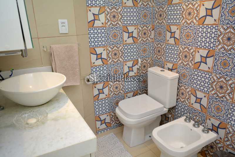 Conheça BANHEIRO SUITE do imóvel - Casa em Condomínio Itanhangá, Greenwood Park, Itanhangá, Rio de Janeiro, RJ Para Alugar, 3 Quartos, 350m² - LOC1098 - 17 BANHEIRO SUITE