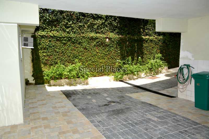 Conheça GARAGEM do imóvel - Casa em Condomínio Itanhangá, Greenwood Park, Itanhangá, Rio de Janeiro, RJ Para Alugar, 3 Quartos, 350m² - LOC1098 - 30 GARAGEM