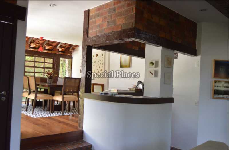 Conheça SALA / VISTA SALA JANTAR do imóvel - Casa em Condomínio 4 quartos para alugar Barra da Tijuca, Rio de Janeiro - LOC1066 - 13 SALA / VISTA SALA JANTAR
