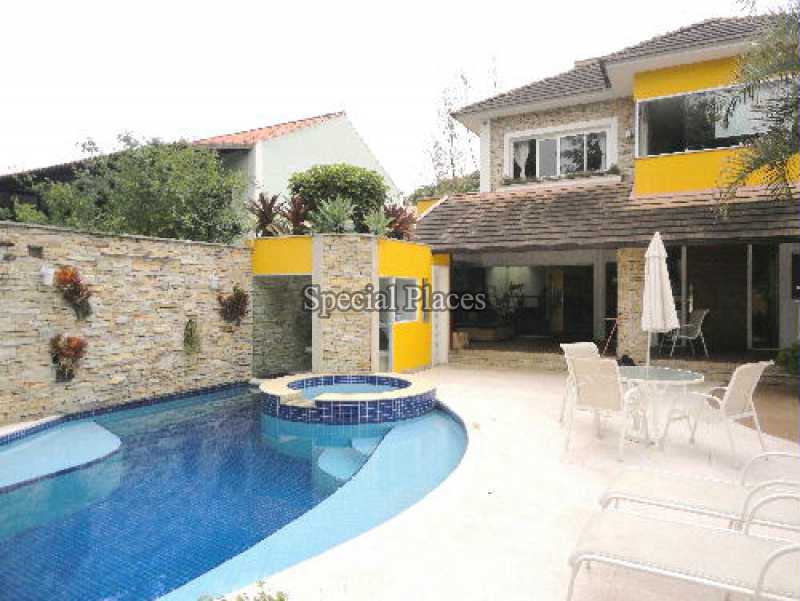 Conheça Fachada do imóvel - Casa em Condomínio Barra, Sernambetiba Jardim Marapendi, Barra da Tijuca, Rio de Janeiro, RJ Para Alugar, 4 Quartos, 580m² - LOC1101 - 18 Fachada