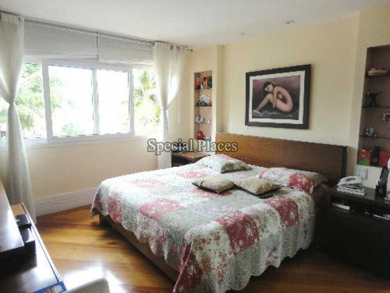Conheça suite do imóvel - Casa em Condomínio Barra, Sernambetiba Jardim Marapendi, Barra da Tijuca, Rio de Janeiro, RJ Para Alugar, 4 Quartos, 580m² - LOC1101 - 22 suite