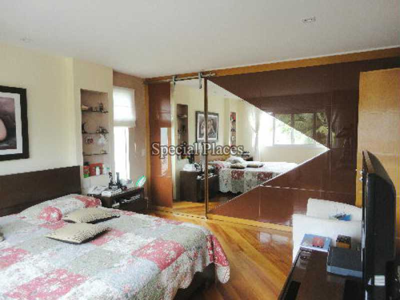 Conheça suite__ do imóvel - Casa em Condomínio Barra, Sernambetiba Jardim Marapendi, Barra da Tijuca, Rio de Janeiro, RJ Para Alugar, 4 Quartos, 580m² - LOC1101 - 24 suite__