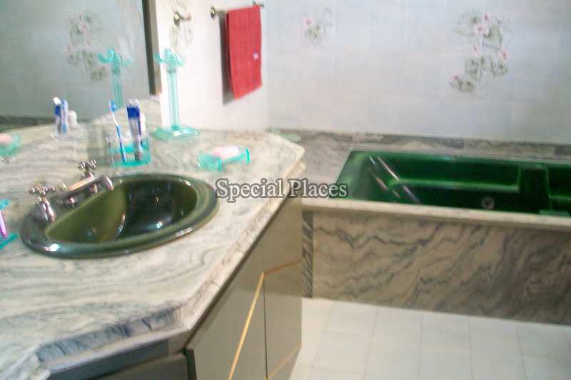 Conheça BANHEIRO do imóvel - Casa À Venda no Condomínio Barra, Village Marapendi - Recreio dos Bandeirantes - Rio de Janeiro - RJ - BAC5973 - 24 BANHEIRO