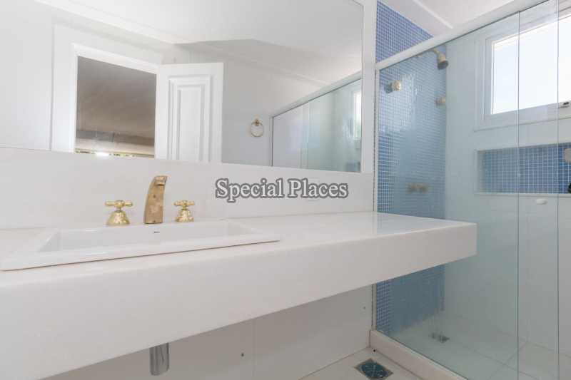 Conheça BANHEIRO do imóvel - Casa em Condomínio Barra da Tijuca, Rio de Janeiro, RJ Para Alugar, 8 Quartos, 1500m² - LOC1109 - 27 BANHEIRO