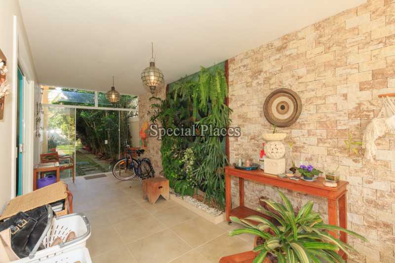 Conheça VARANDA do imóvel - Casa em Condomínio Barra, Núcleo das Mansões, Barra da Tijuca, Rio de Janeiro, RJ Para Alugar, 5 Quartos, 197m² - LOC1111 - 9 VARANDA