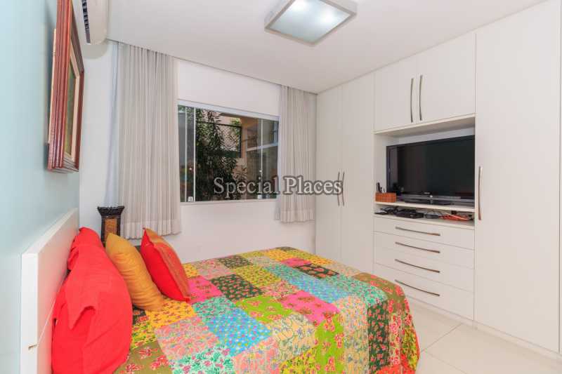 Conheça SUÍTE TÉRREA do imóvel - Casa em Condomínio Barra, Núcleo das Mansões, Barra da Tijuca, Rio de Janeiro, RJ Para Alugar, 5 Quartos, 197m² - LOC1111 - 16 SUÍTE TÉRREA