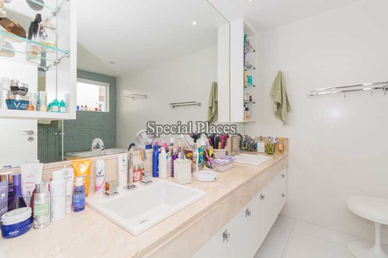 Conheça BANHEIRO MASTER do imóvel - Casa em Condomínio Barra, Núcleo das Mansões, Barra da Tijuca, Rio de Janeiro, RJ Para Alugar, 5 Quartos, 197m² - LOC1111 - 21 BANHEIRO MASTER