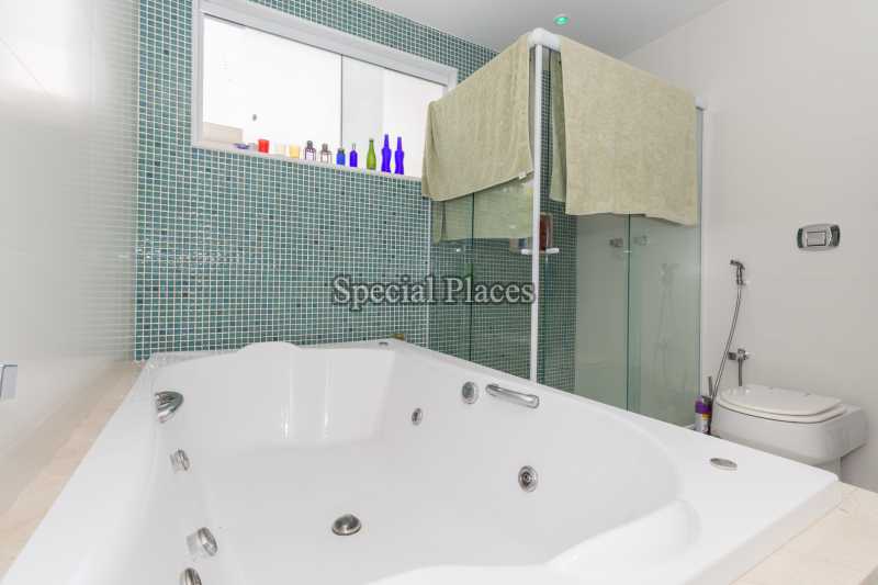 Conheça BANHEIRO MASTER do imóvel - Casa em Condomínio Barra, Núcleo das Mansões, Barra da Tijuca, Rio de Janeiro, RJ Para Alugar, 5 Quartos, 197m² - LOC1111 - 22 BANHEIRO MASTER