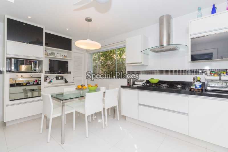 Conheça COPA COZINHA do imóvel - Casa em Condomínio Barra, Núcleo das Mansões, Barra da Tijuca, Rio de Janeiro, RJ Para Alugar, 5 Quartos, 197m² - LOC1111 - 14 COPA COZINHA