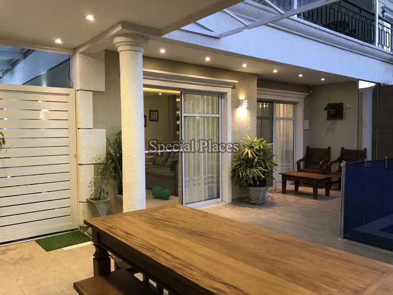 Conheça PORTA BRANCA PARA GARAGEM do imóvel - Casa À Venda no Condomínio Recreio, Jardins de Monet - Recreio dos Bandeirantes - Rio de Janeiro - RJ - BAC6000 - 9 PORTA BRANCA PARA GARAGEM