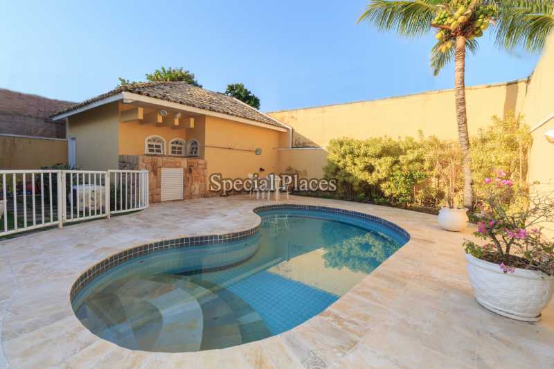 Conheça FACHADA FUNDOS do imóvel - Casa em Condomínio Barra, Sernambetiba Jardim Marapendi, Barra da Tijuca, Rio de Janeiro, RJ À Venda, 3 Quartos, 467m² - BAC6005 - 3 FACHADA FUNDOS