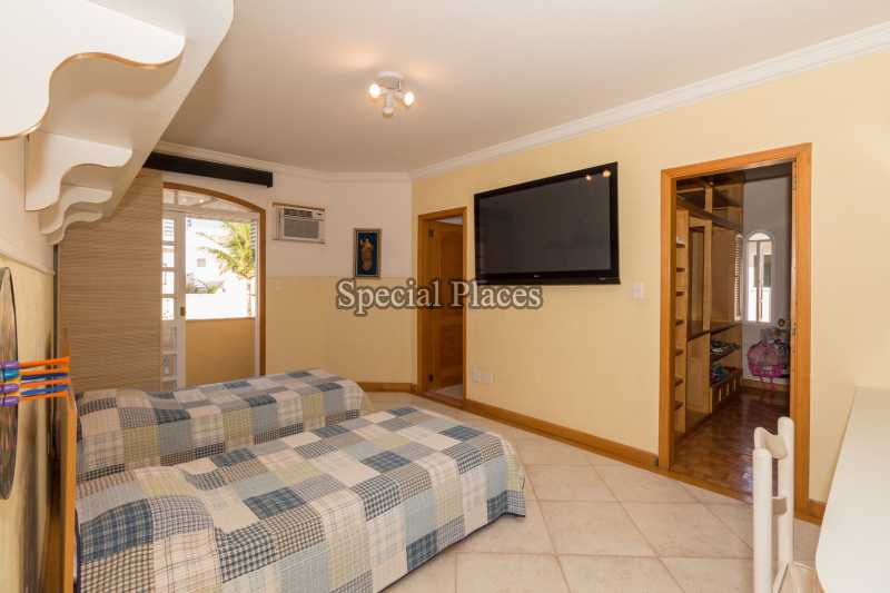 Conheça SUITE 1 do imóvel - Casa em Condomínio Barra, Sernambetiba Jardim Marapendi, Barra da Tijuca, Rio de Janeiro, RJ À Venda, 3 Quartos, 467m² - BAC6005 - 14 SUITE 1