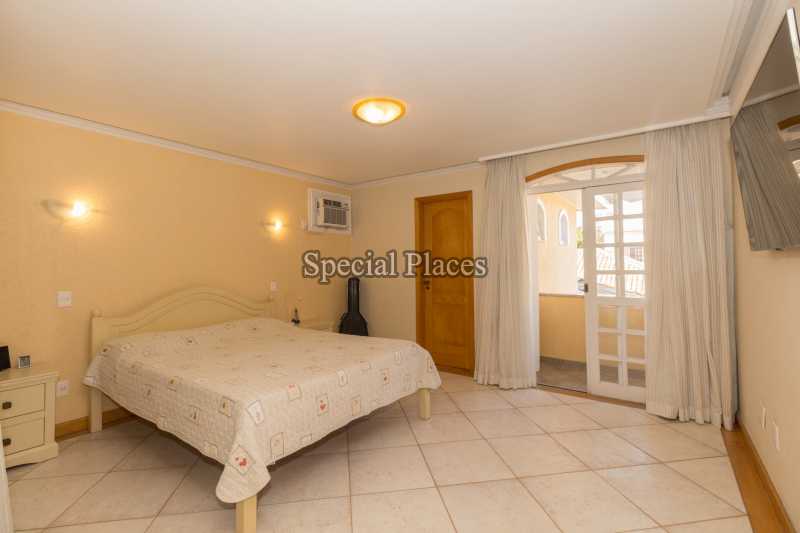 Conheça SUITE 2 do imóvel - Casa em Condomínio Barra, Sernambetiba Jardim Marapendi, Barra da Tijuca, Rio de Janeiro, RJ À Venda, 3 Quartos, 467m² - BAC6005 - 17 SUITE 2