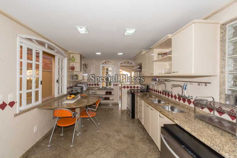 Conheça COPA COZINHA do imóvel - Casa em Condomínio Barra, Sernambetiba Jardim Marapendi, Barra da Tijuca, Rio de Janeiro, RJ À Venda, 3 Quartos, 467m² - BAC6005 - 26 COPA COZINHA