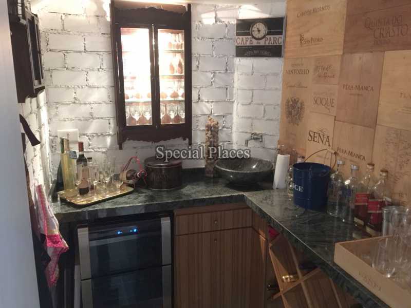 Conheça ADEGA do imóvel - Casa À Venda no Condomínio Barra, Sernambetiba Jardim Marapendi - Barra da Tijuca - Rio de Janeiro - RJ - BAC6011 - 10 ADEGA