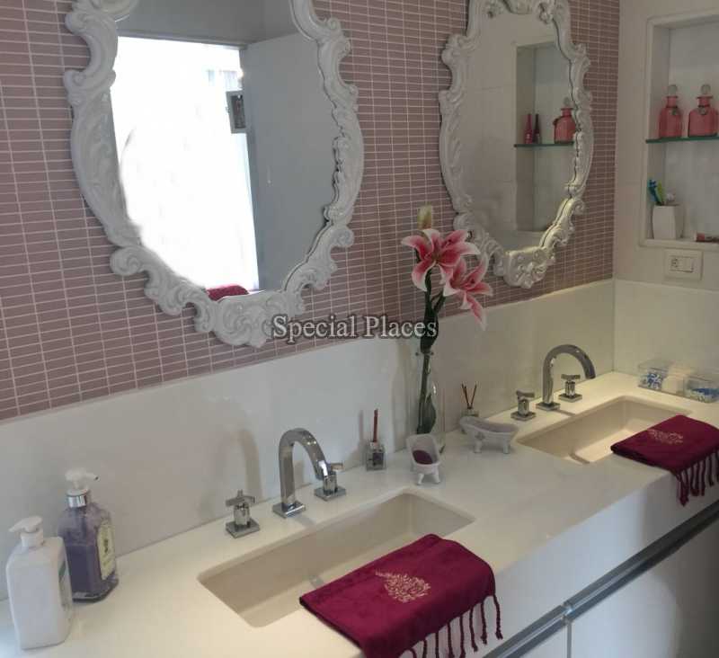 Conheça BANHEIRO SUITE do imóvel - Casa À Venda no Condomínio Barra, Sernambetiba Jardim Marapendi - Barra da Tijuca - Rio de Janeiro - RJ - BAC6011 - 19 BANHEIRO SUITE