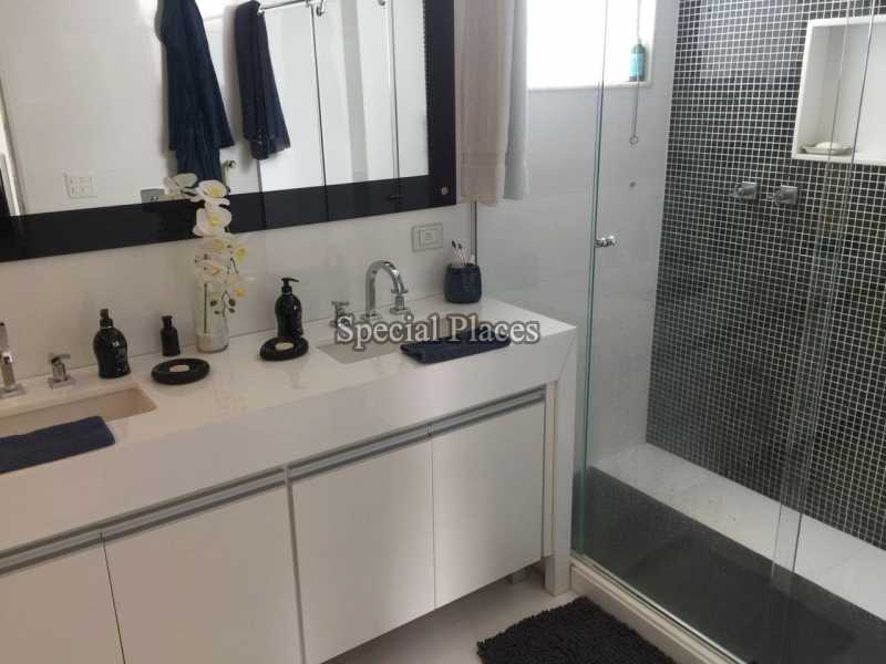 Conheça BANHEIRO SUITE MASTER do imóvel - Casa À Venda no Condomínio Barra, Sernambetiba Jardim Marapendi - Barra da Tijuca - Rio de Janeiro - RJ - BAC6011 - 15 BANHEIRO SUITE MASTER