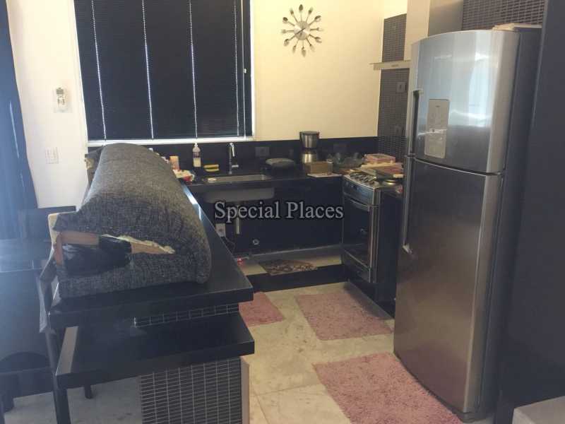 Conheça COZINHA SUITE MASTER do imóvel - Casa À Venda no Condomínio Barra, Sernambetiba Jardim Marapendi - Barra da Tijuca - Rio de Janeiro - RJ - BAC6011 - 27 COZINHA SUITE MASTER