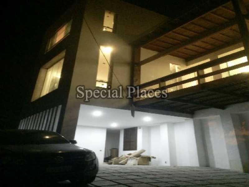 Conheça FACHADA NOITE do imóvel - Casa Joá, Rio de Janeiro, RJ Para Alugar, 5 Quartos, 400m² - LOC1128 - 25 FACHADA NOITE