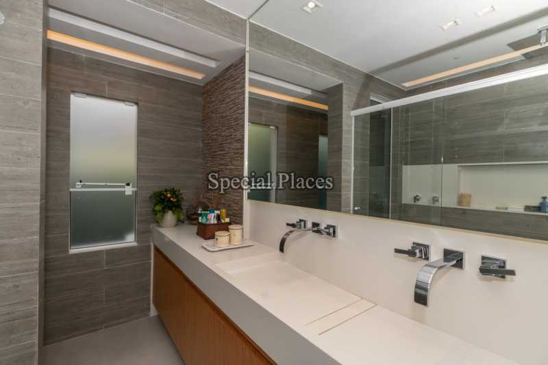 Conheça 24 BANHEIRO SUITE BASTER do imóvel - Casa em Condomínio Itanhangá, Greenwood Park, Itanhangá, Rio de Janeiro, RJ Para Alugar, 4 Quartos, 500m² - LOC1132 - 24 24 BANHEIRO SUITE BASTER