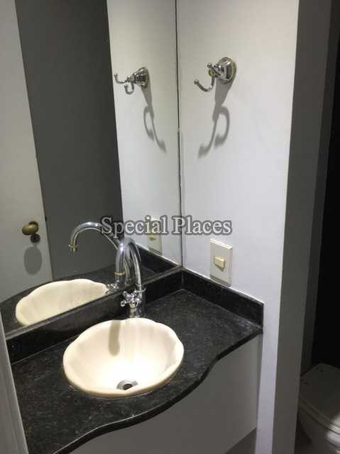 Conheça LAVABO do imóvel - Casa em Condomínio São Conrado, São Conrado, Rio de Janeiro, RJ Para Alugar, 5 Quartos, 450m² - LOC1141 - 14 LAVABO