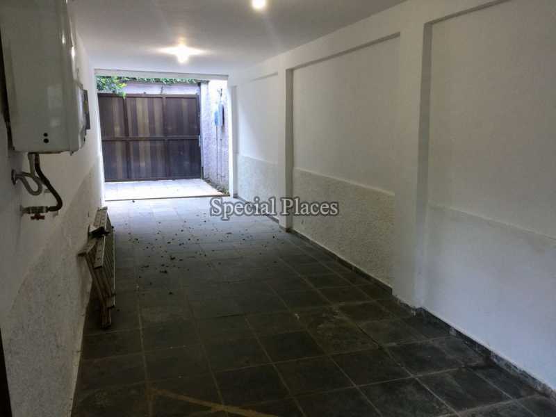Conheça GARAGEM do imóvel - Casa em Condomínio São Conrado, São Conrado, Rio de Janeiro, RJ Para Alugar, 5 Quartos, 450m² - LOC1141 - 30 GARAGEM