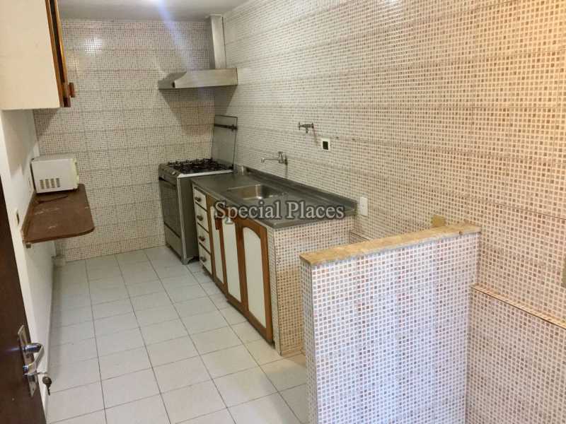 Conheça COZINHA AUXILIAR do imóvel - Casa em Condomínio São Conrado, São Conrado, Rio de Janeiro, RJ Para Alugar, 5 Quartos, 450m² - LOC1141 - 13 COZINHA AUXILIAR