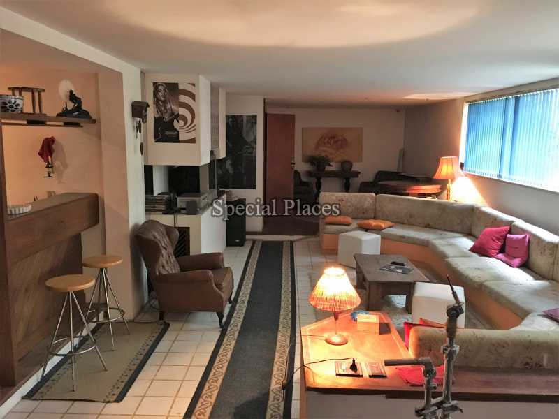 Conheça SALA DE ESTAR do imóvel - Casa À Venda no Condomínio Itanhangá, Bosque Itanhangá - Itanhangá - Rio de Janeiro - RJ - BAC6042 - 12 SALA DE ESTAR