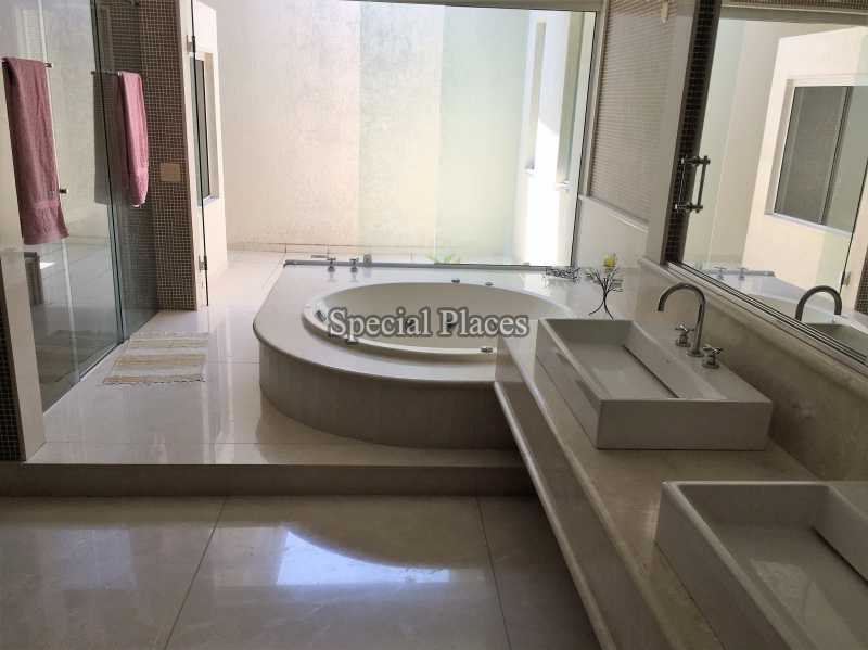 Conheça BANHEIRO MASTER do imóvel - Casa em Condominio em condomínio À Venda - Condomínio Barra, Village Marapendi - Barra da Tijuca - Rio de Janeiro - RJ - BAC6045 - 19 BANHEIRO MASTER