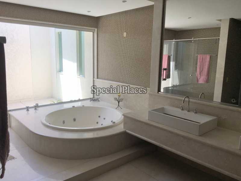 Conheça BANHEIRO MASTER do imóvel - Casa em Condominio em condomínio À Venda - Condomínio Barra, Village Marapendi - Barra da Tijuca - Rio de Janeiro - RJ - BAC6045 - 22 BANHEIRO MASTER
