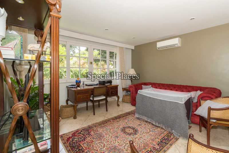Conheça Suíte térrea do imóvel - Casa À Venda no Condomínio Barra, Jardim Barra da Tijuca - Barra da Tijuca - Rio de Janeiro - RJ - BAC6057 - 20 Suíte térrea
