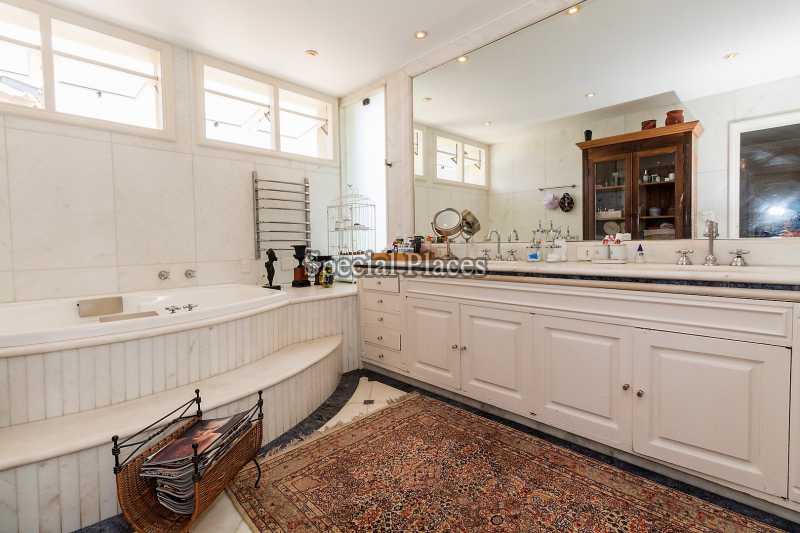 Conheça Banheiro Master do imóvel - Casa À Venda no Condomínio Barra, Jardim Barra da Tijuca - Barra da Tijuca - Rio de Janeiro - RJ - BAC6057 - 23 Banheiro Master