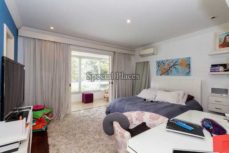 Conheça Suíte com closets do imóvel - Casa À Venda no Condomínio Barra, Jardim Barra da Tijuca - Barra da Tijuca - Rio de Janeiro - RJ - BAC6057 - 24 Suíte com closets
