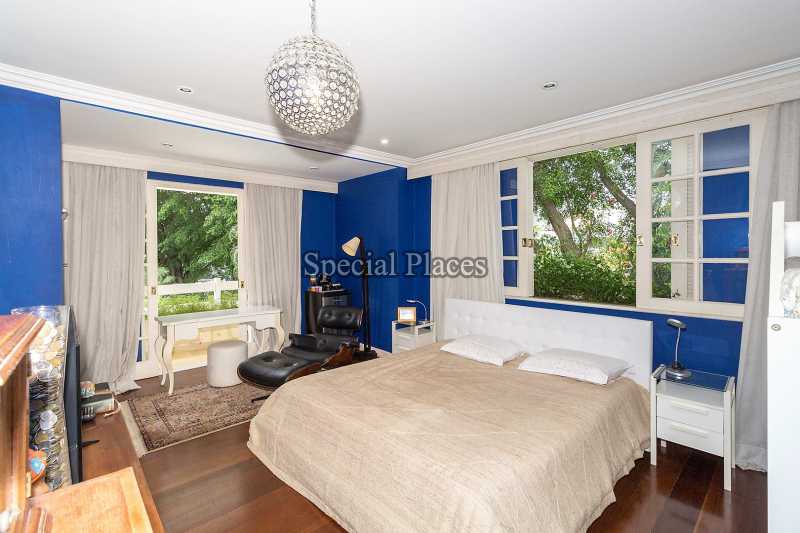 Conheça Suíte com closets 3 do imóvel - Casa À Venda no Condomínio Barra, Jardim Barra da Tijuca - Barra da Tijuca - Rio de Janeiro - RJ - BAC6057 - 26 Suíte com closets 3