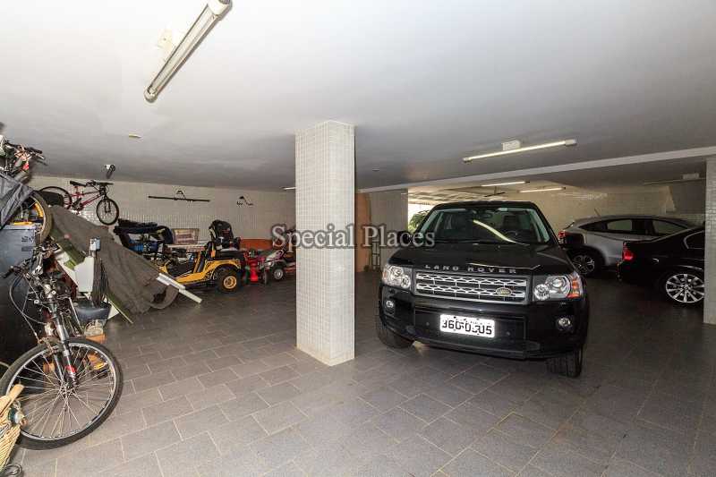 Conheça Garagem do imóvel - Casa À Venda no Condomínio Barra, Jardim Barra da Tijuca - Barra da Tijuca - Rio de Janeiro - RJ - BAC6057 - 31 Garagem