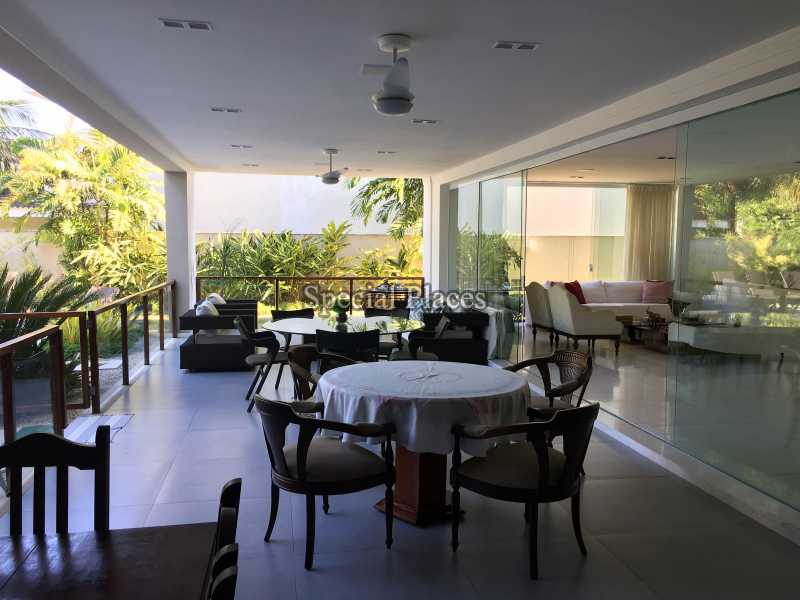 Conheça Varadão integrado ao estar do imóvel - Casa À Venda no Condomínio Itanhangá, Reserva - Barra da Tijuca - Rio de Janeiro - RJ - BAC6062 - 7 Varadão integrado ao estar