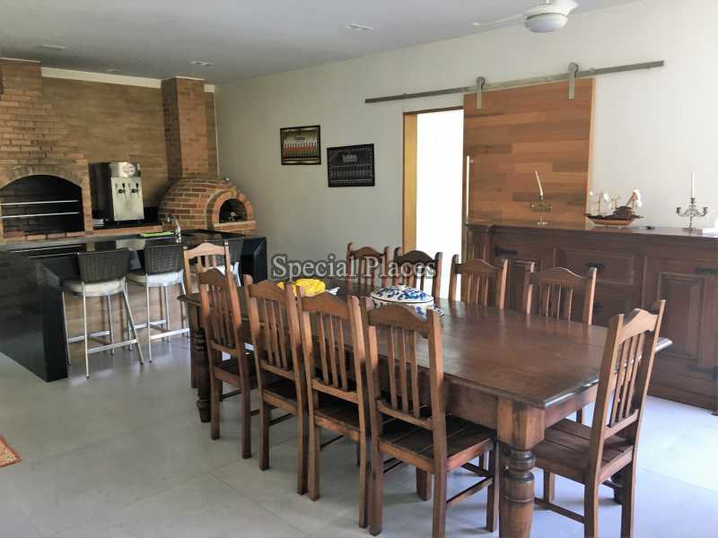 Conheça Cozinha gourmet integrada do imóvel - Casa À Venda no Condomínio Itanhangá, Reserva - Barra da Tijuca - Rio de Janeiro - RJ - BAC6062 - 10 Cozinha gourmet integrada