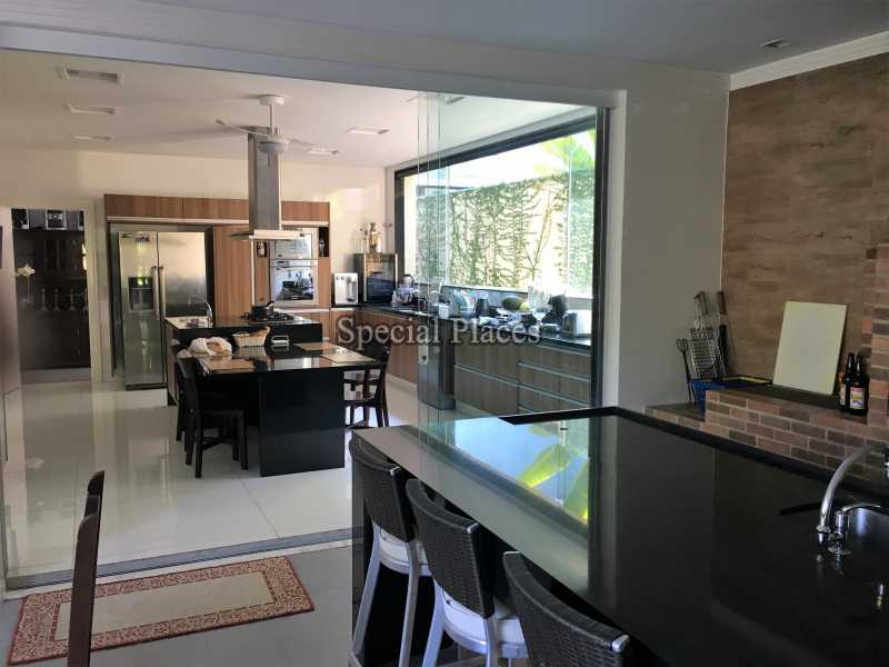Conheça Copa cozinha integrada ao l do imóvel - Casa À Venda no Condomínio Itanhangá, Reserva - Barra da Tijuca - Rio de Janeiro - RJ - BAC6062 - 13 Copa cozinha integrada ao l