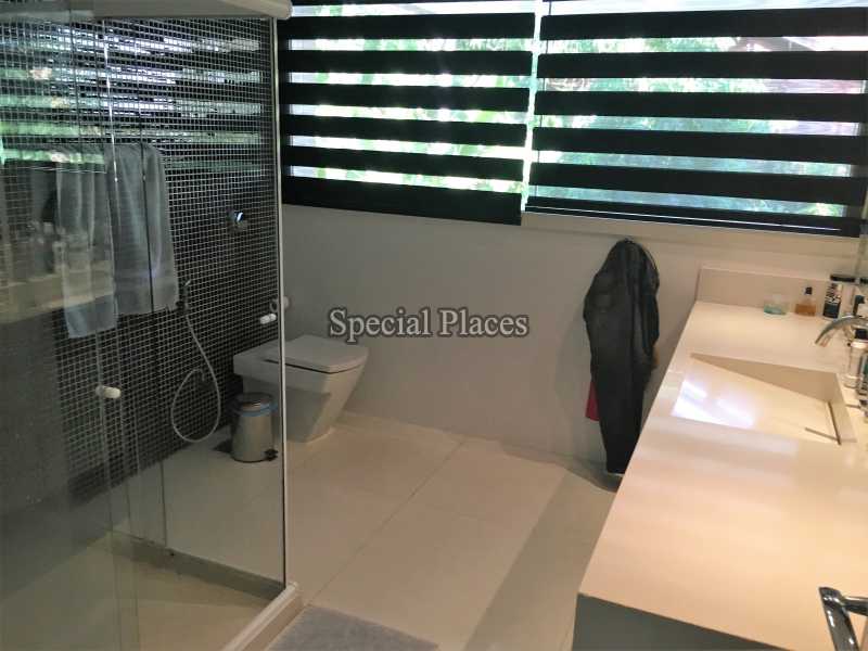 Conheça Banheiro masculino suite maste do imóvel - Casa À Venda no Condomínio Itanhangá, Reserva - Barra da Tijuca - Rio de Janeiro - RJ - BAC6062 - 24 Banheiro masculino suite maste