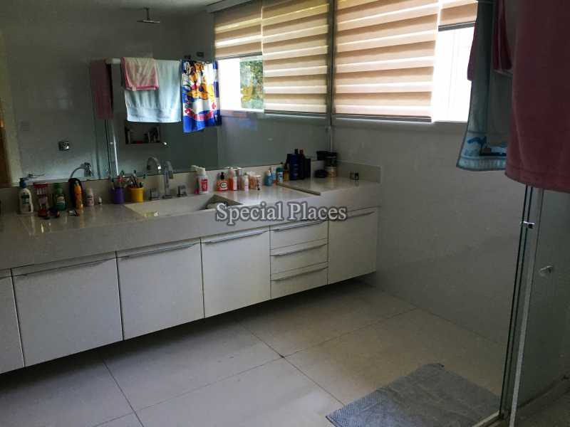 Conheça Banheiro master feminino do imóvel - Casa À Venda no Condomínio Itanhangá, Reserva - Barra da Tijuca - Rio de Janeiro - RJ - BAC6062 - 25 Banheiro master feminino