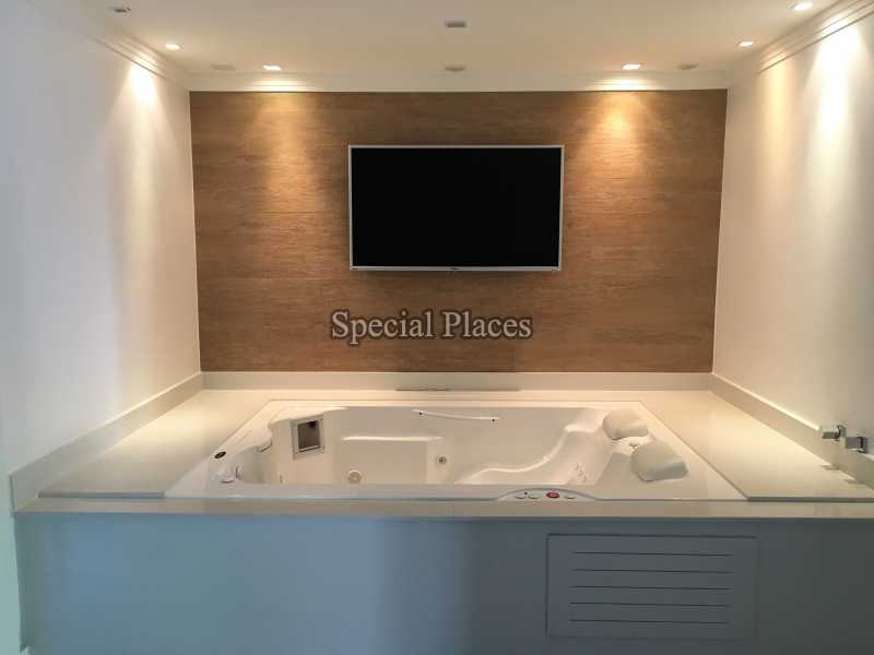 Conheça Hidromassagem suite amster do imóvel - Casa À Venda no Condomínio Itanhangá, Reserva - Barra da Tijuca - Rio de Janeiro - RJ - BAC6062 - 26 Hidromassagem suite amster