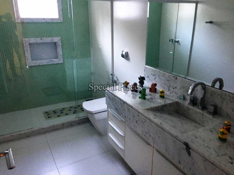 Conheça Banheiro suite do imóvel - Casa À Venda no Condomínio Itanhangá, Reserva - Barra da Tijuca - Rio de Janeiro - RJ - BAC6062 - 28 Banheiro suite